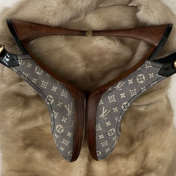 LOUIS VUITTON DENIM MONOGRAM HEELS Fit like 8.5-9 - Picture 4 of 9